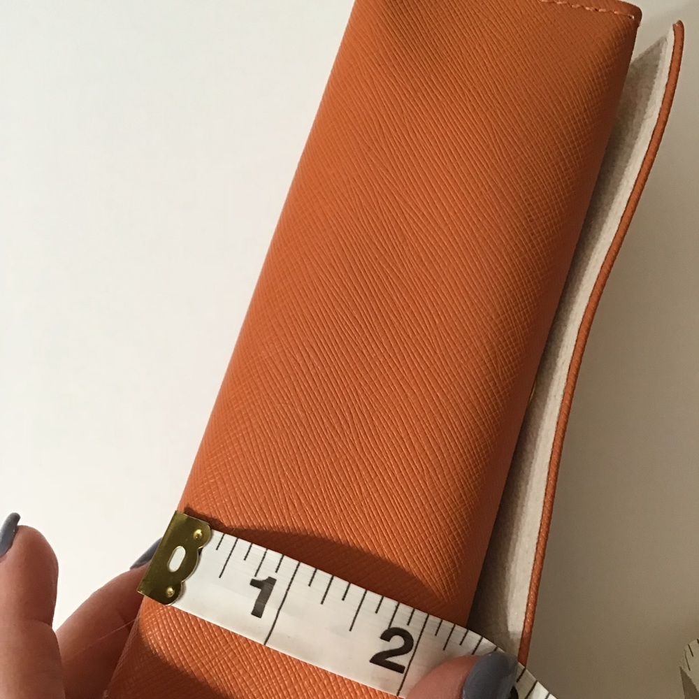 Gifted Tory Burch Orange Sunglasses Case - Picture 6 of 6